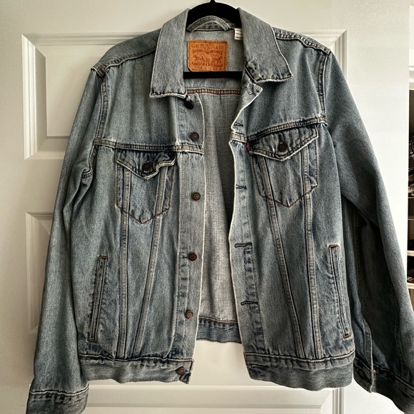Vintage Levi’s Men's Denim Jacket - Picture 2 of 4